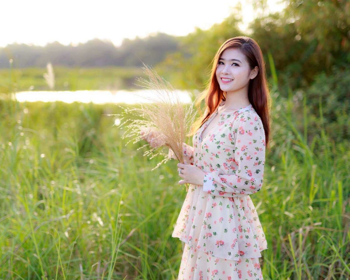 Cách tạo dáng chụp ảnh đẹp khi mặc váy cực đơn giản và hách dáng